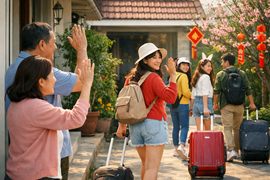 Cả cái Tết con gái đi du lịch, bảo 'con ở nhà với ba mẹ quanh năm rồi mà'