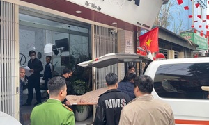 Cô gái trẻ tử vong bất thường tại tiệm phun xăm