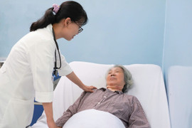 Dấu hiệu nhận biết và cách xử trí ngừng tim đột ngột