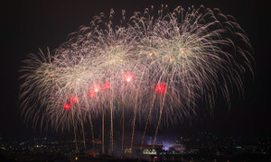 Mỹ Đình rực sáng trong màn pháo hoa lớn nhất lịch sử mừng Đại hội Đảng thành công