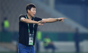 Báo Hàn Quốc lo HLV Kim Sang-sik lặp lại tình cảnh khó xử của ông Shin Tae-yong