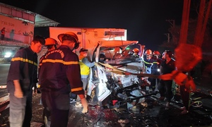 Hai xe tải tông trực diện trên quốc lộ lên Đà Lạt, hai người tử vong