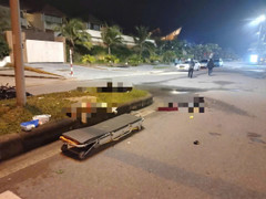 Phát hiện 3 người tử vong trên đường cùng dao, bình xịt hơi cay