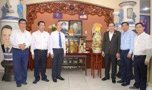 Chủ tịch Quốc hội thăm, chúc Tết gia đình cố Chủ tịch Quốc hội Nguyễn Hữu Thọ