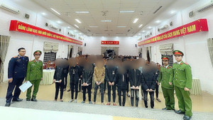 Khởi tố 9 thanh thiếu niên gây rối, sử dụng trái phép vũ khí quân dụng