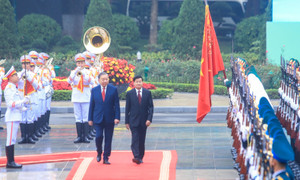 21 loạt đại bác chào mừng Tổng Bí thư, Chủ tịch nước Lào Thongloun Sisoulith 