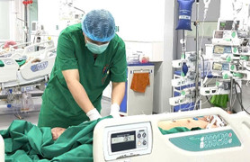 Ăn cỗ xong sốt cao, người đàn ông hôn mê do nhiễm não mô cầu