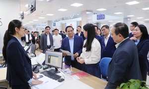 Thủ tướng: Cán bộ hành chính phải chủ động, tận tâm phục vụ nhân dân