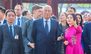 Chủ tịch Hội đồng Châu Âu tham quan di tích Văn Miếu Quốc Tử Giám