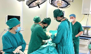 Ca mổ thần tốc 40 phút cứu cụ bà 101 tuổi