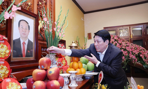 Chủ tịch nước thắp hương tưởng nhớ các nguyên lãnh đạo Đảng, Nhà nước