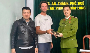 Công an TP Huế nhiều giờ tìm điện thoại cho du khách Pháp