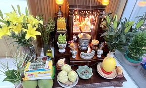 Văn khấn bao sái bàn thờ thần Tài cuối năm