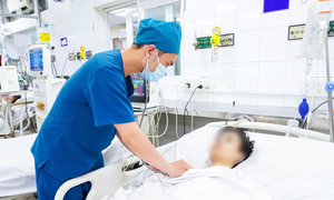 Nam sinh nguy kịch do biến chứng hiếm gặp của sốt xuất huyết