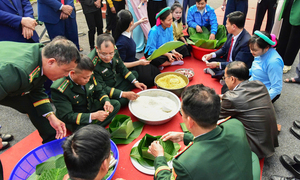 Thắm tình Xuân Biên phòng tại xã vùng biên Quảng Ninh