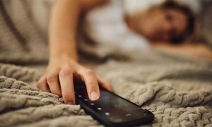 Điện thoại có thực sự 'nghỉ ngơi' khi bạn đang ngủ?