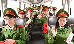 'Chuyến xe mùa xuân' chở học viên Học viện Cảnh sát Nhân dân về quê đón Tết