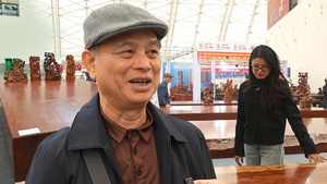 Ngắm phiến gỗ quý nặng 6 tấn, giá 1,5 tỷ đồng tại Hội chợ Mùa xuân 2026