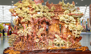 Choáng ngợp loạt siêu phẩm đá quý gần 10 tỷ đồng tại hội chợ Mùa Xuân 2026