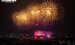 Pháo hoa và bí mật tạo hình trên bầu trời