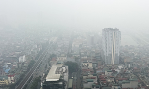 Sương mù kèm bụi mịn dày đặc, không khí Hà Nội ô nhiễm thứ 2 thế giới