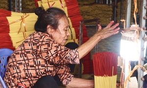 Tháng Chạp tất bật ở làng nhang nổi tiếng ở TP.HCM