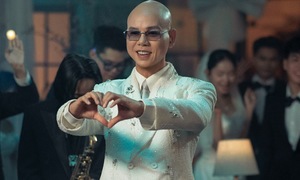 Sau bài hát sinh nhật quốc dân, Phan Đinh Tùng chọn ngày lễ tình yêu để tạo hit?