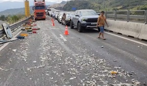 4 ô tô va chạm trên cao tốc Cam Lâm - Vĩnh Hảo, ùn tắc kéo dài