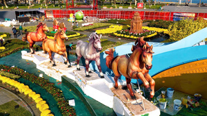 Cận cảnh cụm linh vật ngựa Thánh Gióng mừng Xuân Bính Ngọ ở Gia Lai