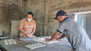 Làng bánh in nổi tiếng xứ Quảng vào vụ Tết, người dân tất bật cả ngày lẫn đêm