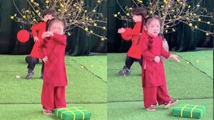 Xem clip em bé khóc vừa múa, dân mạng ví 'như đi làm ngày cuối năm'