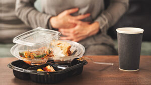 Bác sĩ cảnh báo nguy cơ ngộ độc thực phẩm dịp Tết