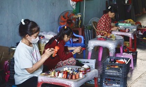 Làng sơn mài TP.HCM những ngày Tết chạm ngõ