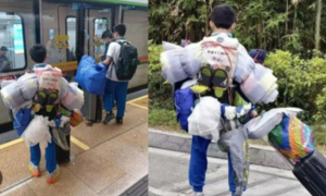 Cậu bé lớp 8 gây sốt vì vác cả 'núi hành lý' tự về quê ăn Tết