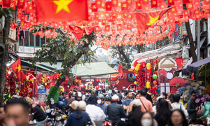 Khám phá phiên chợ lâu đời nhất Hà Nội, mỗi năm mở bán một lần