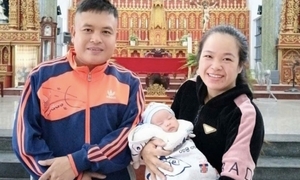 10 năm tìm con và hạnh phúc ở lần chuyển phôi thứ 8 của vợ chồng công nhân