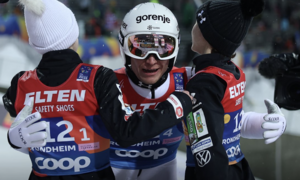 Ba anh em ruột cùng giành huy chương Olympic môn trượt tuyết nhảy xa 