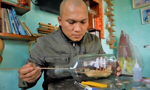 Độc lạ: Người đàn ông tại Gia Lai thu nhỏ thế giới vào chai thủy tinh 