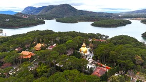 Vẻ đẹp tựa tranh vẽ của Thiền viện Trúc Lâm bên hồ Tuyền Lâm thơ mộng 