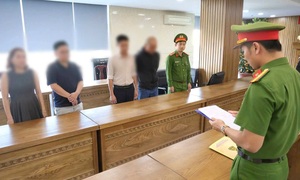 Câu kết 3 giám đốc để mua bán trái phép hóa đơn, cán bộ thuế bị bắt