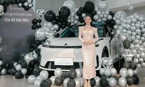 Ca sĩ Hà Nhi tậu Lynk & Co 08 EM-P bản cao nhất giá hơn 1,3 tỷ đồng