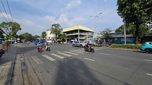 Cửa ngõ sân bay, bến xe Miền Đông khác lạ chiều 26 Tết