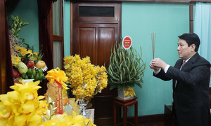 Chủ tịch nước Lương Cường dâng hương tưởng nhớ Chủ tịch Hồ Chí Minh tại Nhà 67