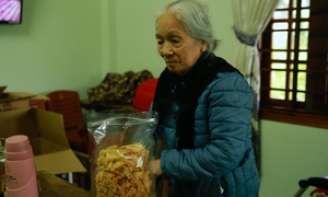 Bí quyết làm món 'mứt nhà nghèo' ngon nức tiếng của cụ bà gần 90 tuổi ở Huế