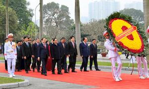 Lãnh đạo Đảng, Nhà nước và TP Hà Nội dâng hương tưởng niệm tại Nghĩa trang Mai Dịch
