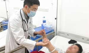 Đừng để đột quỵ tăng vọt vì dọn nhà gắng sức, ăn uống quá đà dịp Tết