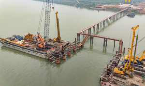 Toàn cảnh công trường thi công cây cầu kết nối Hà Nội - Hưng Yên