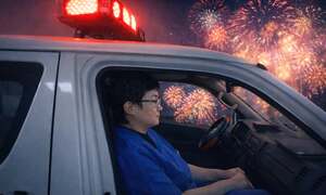 Giao thừa của bác sĩ 115: 'Tôi chỉ kịp thấy pháo hoa qua cửa kính xe cấp cứu'