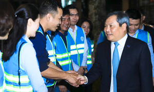 Chủ tịch Hà Nội thăm, động viên các đơn vị trực Tết Nguyên đán