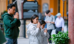 Cuối năm, lên chùa không để xin, mà để tạ ơn